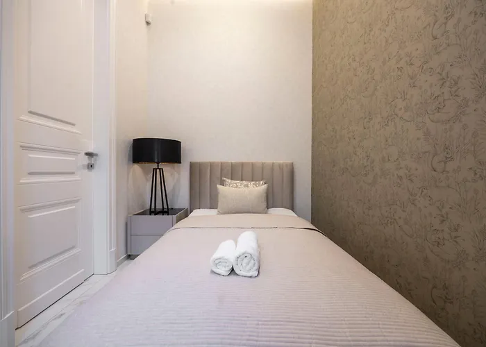 Luxurious High-End Central Grand Residence Next To The Basilica